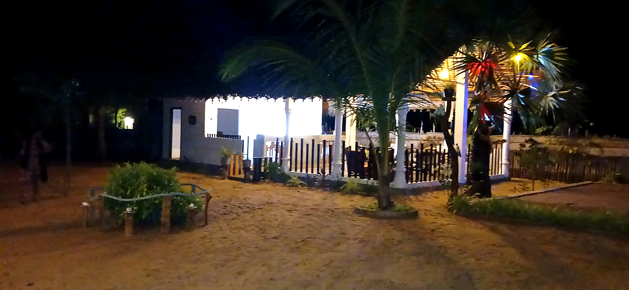 Guests at Kite Wing Brothers, Kalpitiya